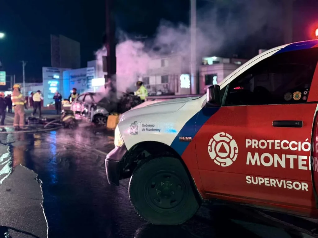 Muere conductor tras choque de auto en Monterrey 4 615482313 1608466266959125 1421887966439099820 n