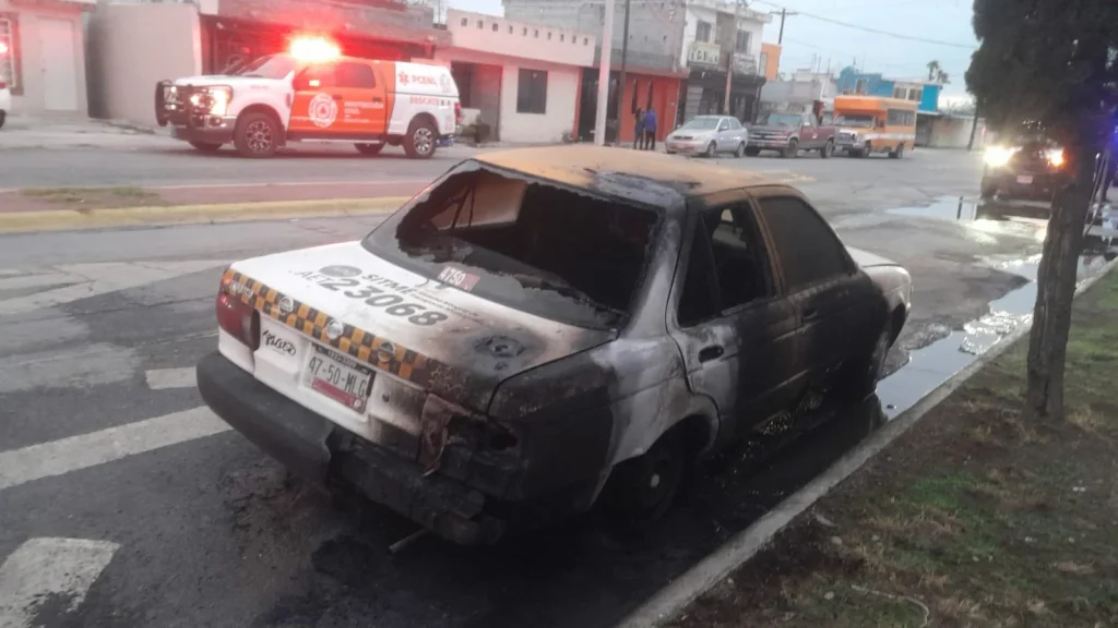Incendio consume frutería en Apodaca; un bombero resulta lesionado 3 615711888 1193588379655188 5574854961473315800 n