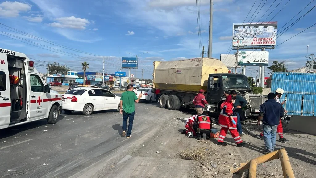 Choque-proyección deja dos lesionados en Reynosa 1 616183126 1604432993948207 8568302879320516475 n