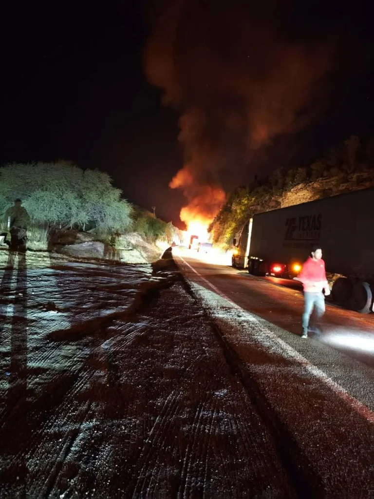 Choque de tractocamiones provoca cierre de la carretera Monterrey-Nuevo Laredo 2 616803049 1285687156748042 3265624445992728980 n