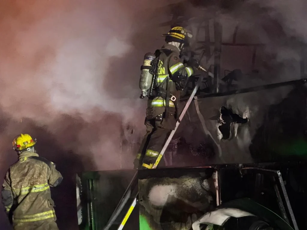 Se incendian dos autobuses en Monterrey 2 617037830 1313293103890677 2879399641753914140 n