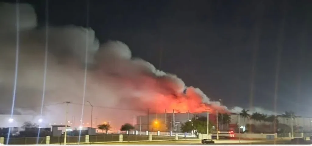 Refuerzan operativo tras incendio en maquiladora Spellman; no hay llamas activas 1 617507290 1557214202248528 8920220423517367717 n