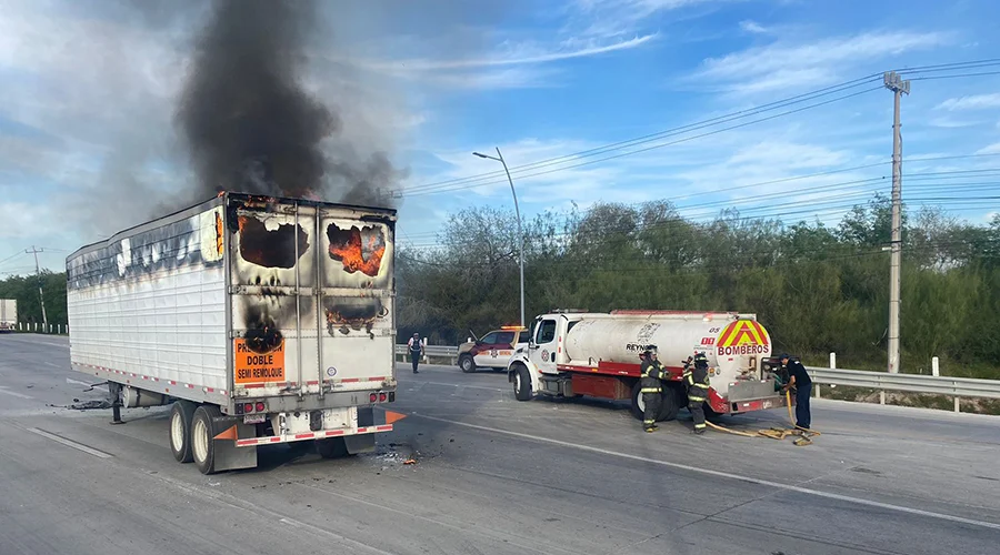 Se incendia caja de tráiler en Reynosa-Pharr; transportaba tomate 1 617665943 868499129300022 3455242691161791822 n