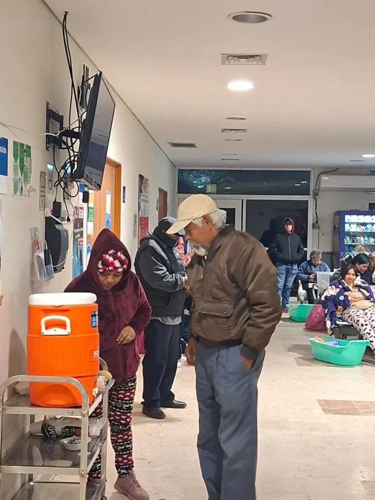 Ofrece HMI apoyo a familiares de pacientes ante bajas temperaturas 1 619596559 1605225100520817 5735648369938637350 n
