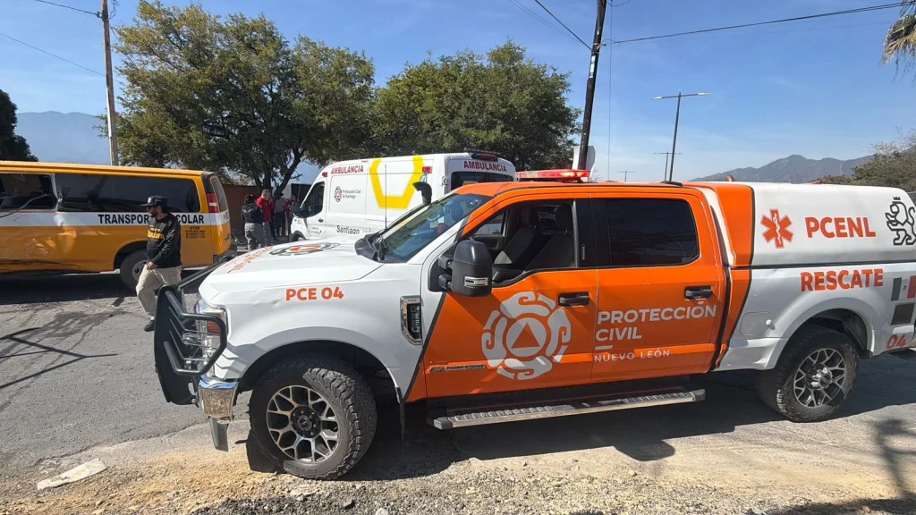 Dos menores lesionadas tras choque entre camioneta y transporte escolar 1 622462624 875938198408664 4579261669253123990 n