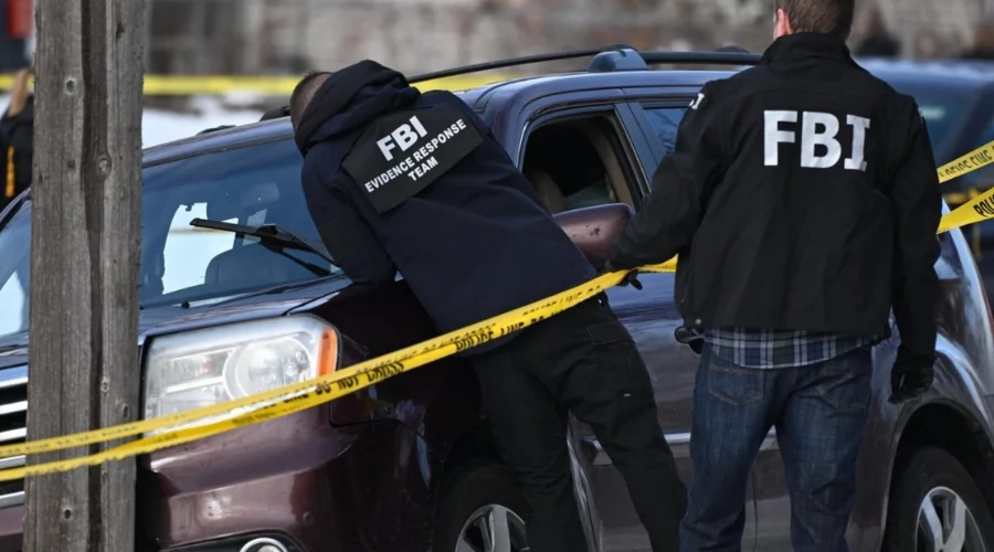 Agente del ICE mata a una mujer durante redada