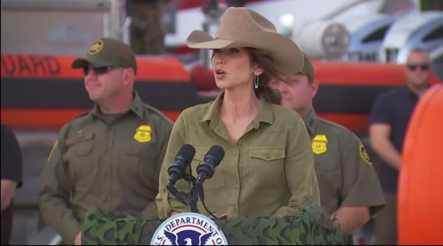 Anuncia Kristi Noem nuevo sistema para detener migrantes en la frontera