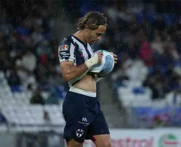 Canales falla penal y Toluca hace 'diablura' a domicilio a Rayados 8 CANALES 66