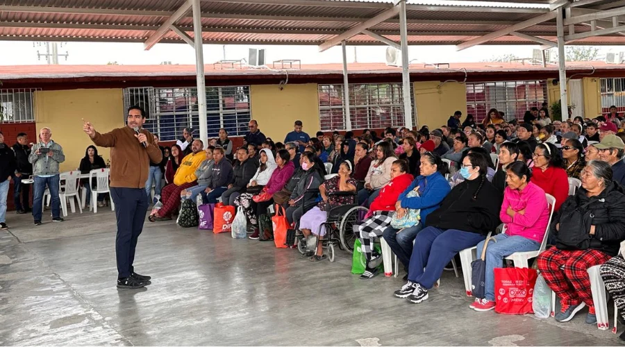 El alcalde Carlos Peña Ortiz hizo un llamado directo a la ciudadanía para involucrarse activamente en la prevención de la deserción escolar, advirtiendo que ningún niño o joven debería estar fuera