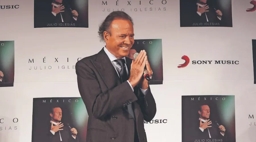 Julio Iglesias, de seductor a denunciado por agresiones sexuales