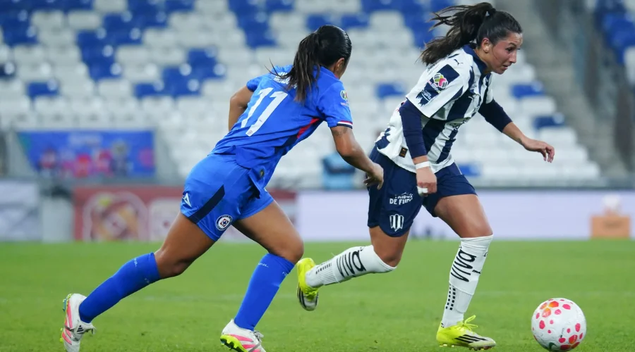 Mantiene Rayadas paso perfecto al vencer a Cruz Azul