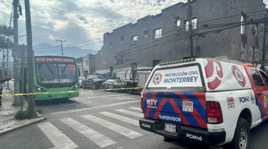 Muere hombre a bordo de camión en Monterrey