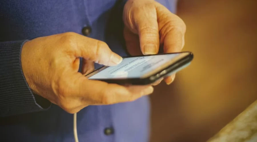 PRI exige suspender registro de líneas telefónicas en México