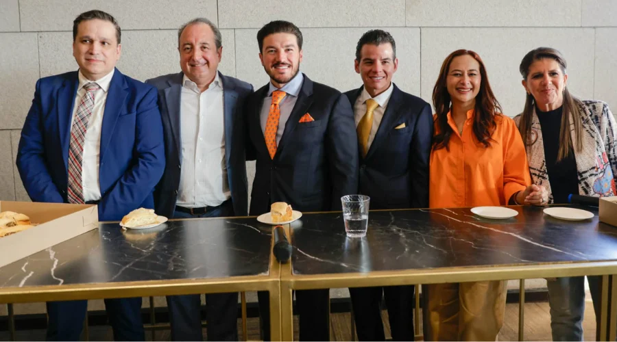 _Presenta Samuel García a Ulises Carlín como encargado de la Tesorería de Nuevo León