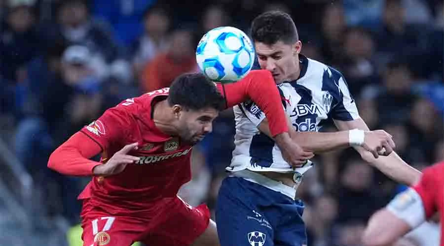 Canales falla penal y Toluca hace 'diablura' a domicilio a Rayados 2 RAYADOS 3