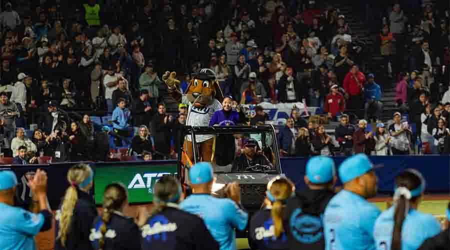 Homenajea Sultanes Femenil a sobreviviente de cáncer 1 SULTANES FEM 233