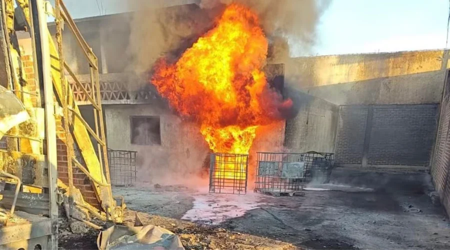 Se incendia bodega huachicolera en La Piedad, Michoacán