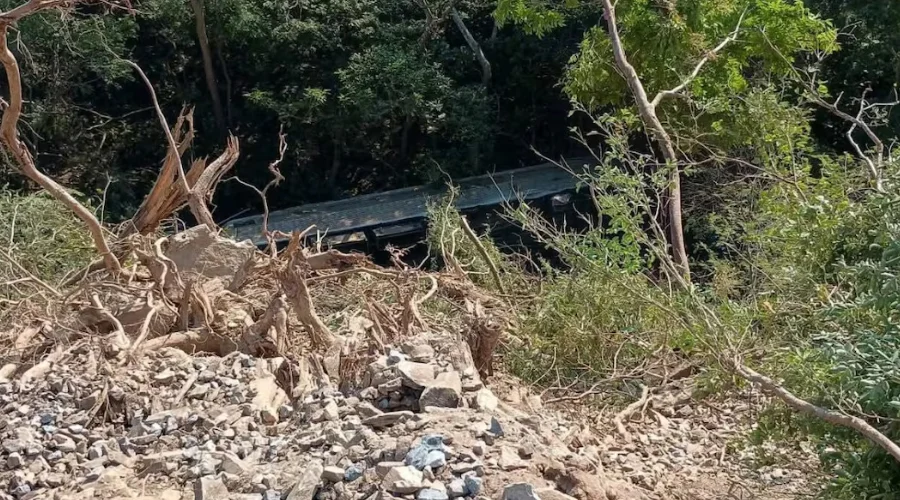 Semar trabaja en rescate de vagón descarrilado del Tren Interoceánico