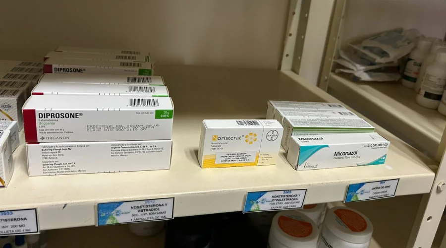 Usuarios de la unidad de salud IMSS-Bienestar Lomas de Valle Alto denunciaron la falta de medicamentos e insumos básicos que afectan la atención médica, principalmente para pacientes con diabetes,