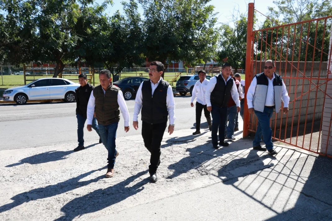 Supervisa rector campus previo al inicio de clases en la UAT