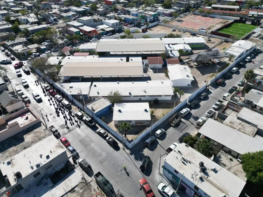 Gobierno de Nuevo Laredo mejora escuelas en la Colonia Nueva Era 1 WhatsApp Image 2026 01 26 at 8.26.43 PM 2