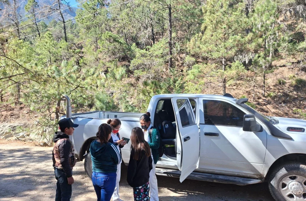 Van hasta lo más profundo de la sierra para vacunar contra el sarampión 1 592112102 835088569559061 1198611349186882553 n