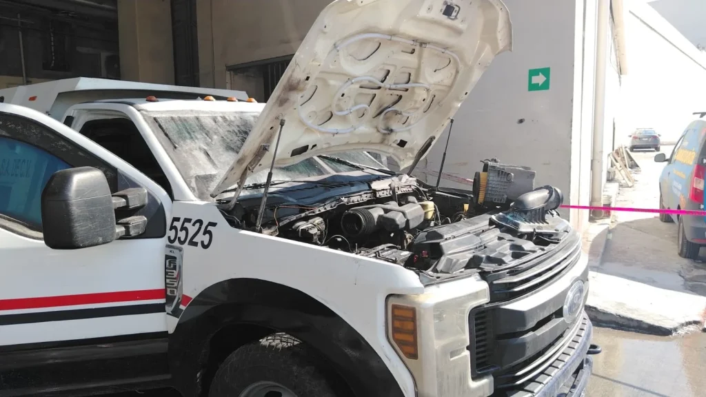 Se quema camioneta de valores en El Palacio de Hierro 2 621115387 1629976575104301 6948059008122546569 n