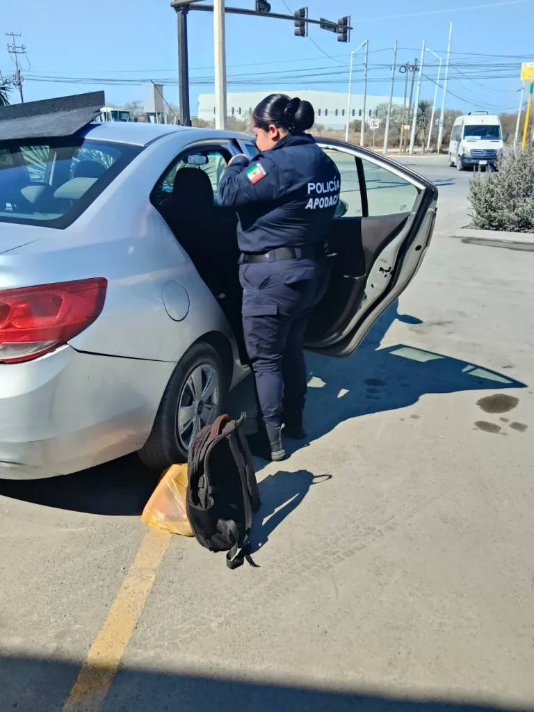 Policías de Apodaca fungen de ‘cigüeñas’, ayudan a mujer en labor del parto 1 621186961 2302665200159721 4901113014978812205 n
