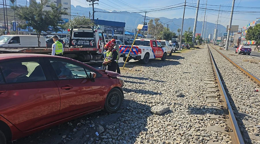 Se registra aparatoso accidente en Monterrey 1 622025476 870871959265629 7953794180382545158 n