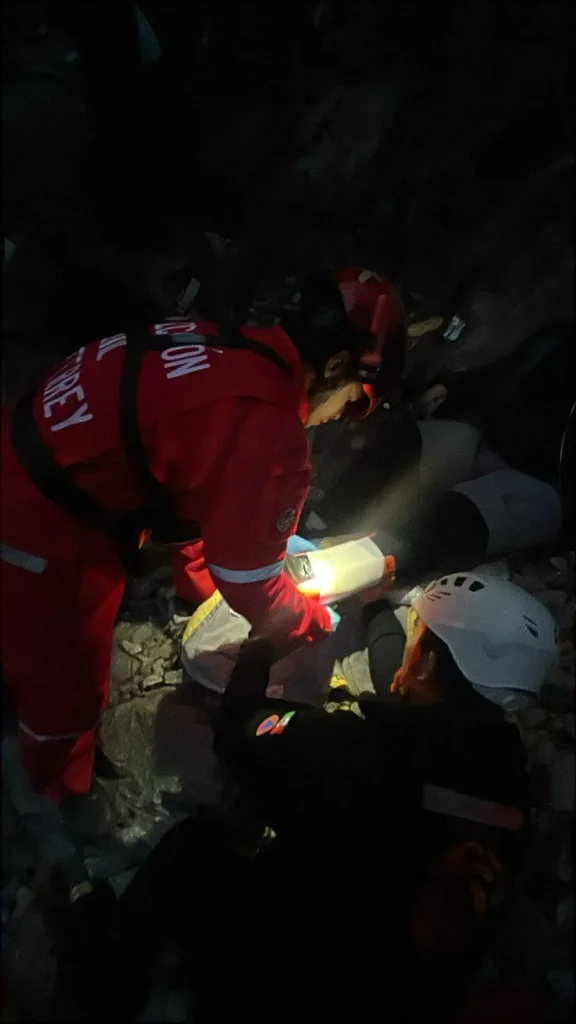 Tras 19 horas de maniobras, rescatan a hombre en Cerro de las Mitras 2 623794713 2722170748140749 2313685677267624280 n