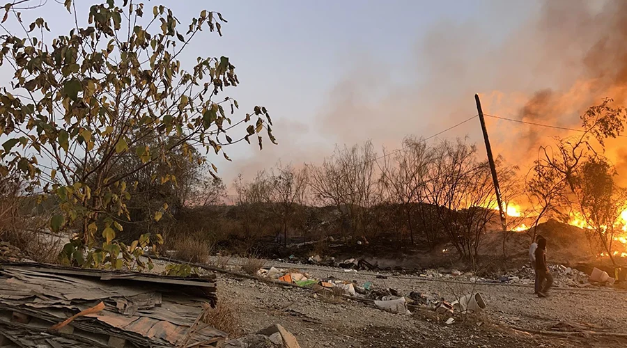 Incendio arrasa con tarimas y vehículos en Santa Catarina 3 625570854 1601565537841928 3577054470997248010 n