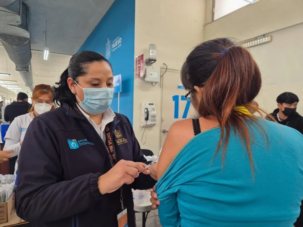Aplican más de 33 mil vacunas durante el fin de semana en NL 2 625761411 1468749064592100 5299291152324703461 n