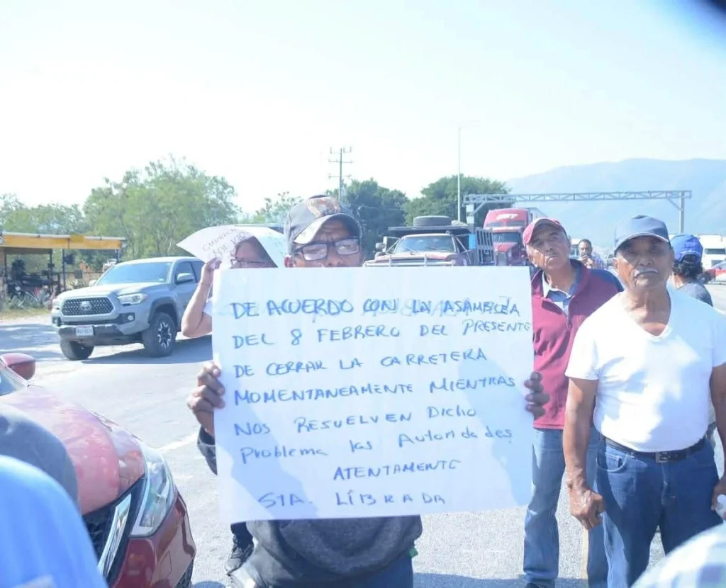 Ejidatarios bloquean libramiento 1 627696459 1089699119944816 1879737808451992194 n