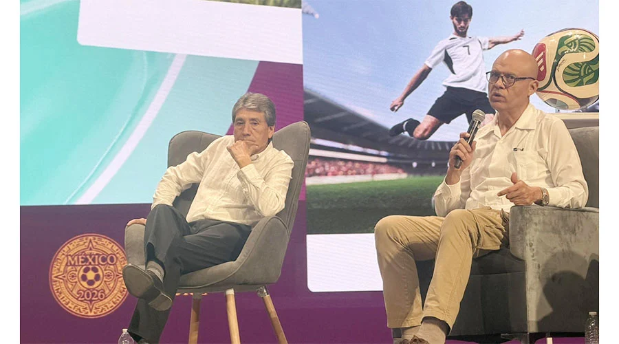 'El futbol en el arte' reúne a fotoperiodistas en el Teatro Fidel Velázquez 4 ARMANDO ARRAMBIDE