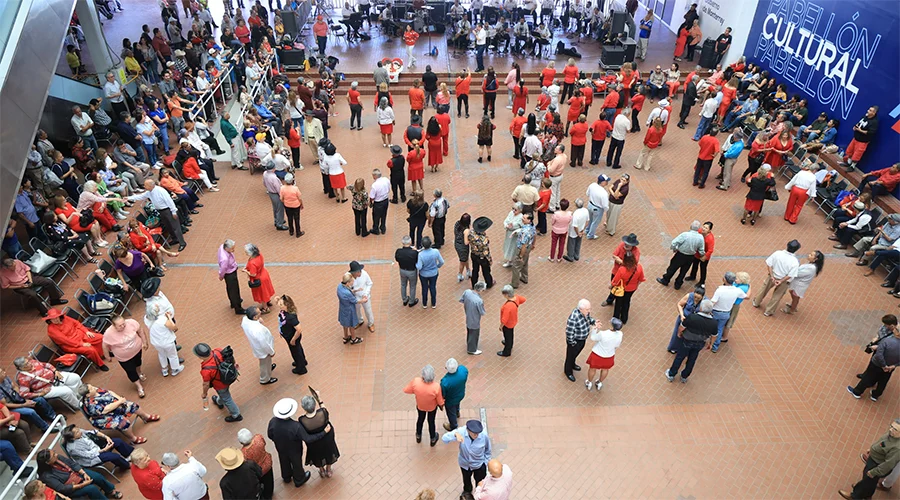 Conmemoran 'abuelitos' Día del Amor y Amistad en Monterrey con 'juego de Cupido' 1 BAILE 44