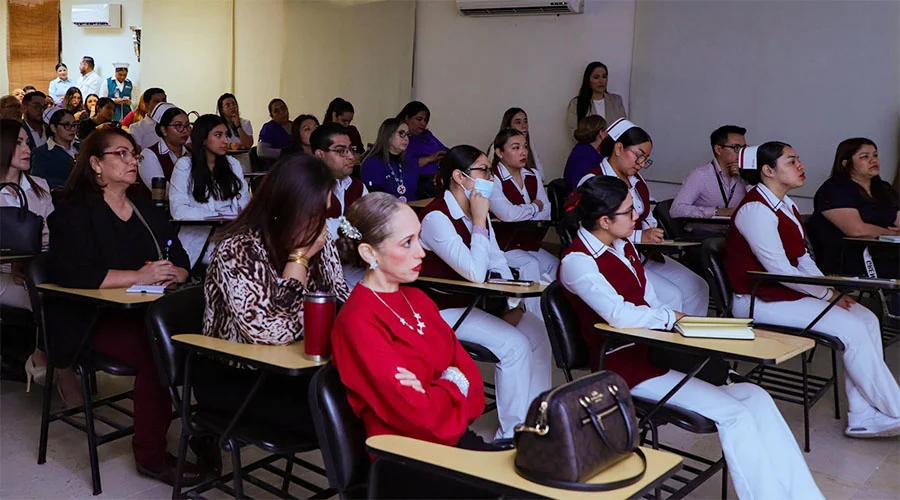 Ofrecen CETUM y Secretaría de Salud capacitación sobre sarampión 1 CHARLA 2be