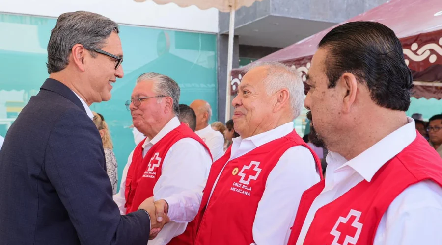 El presidente municipal, Erasmo González Robledo, junto a la noble labor de su esposa Dunia Marón Acuña, presidenta del sistema DIF y damas voluntarias de este organismo, hizo un llamado a la soci