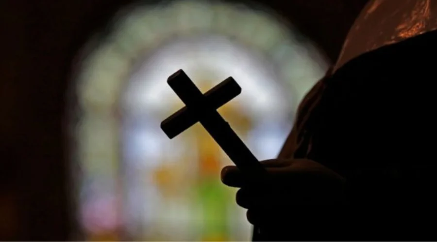Extraditan desde España a sacerdote acusado de pederastia