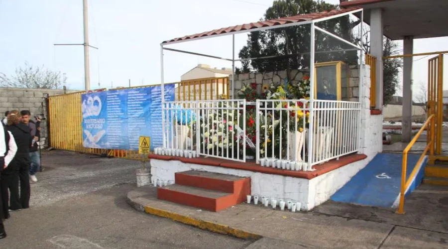 Familias de mineros de Pasta de Conchos realizan misa