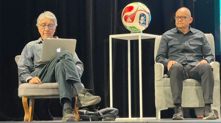 'El futbol en el arte' reúne a fotoperiodistas en el Teatro Fidel Velázquez 2 JUAN JOSE CERON 3c