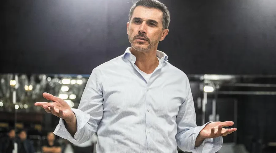 La participación del actor Sergio Mayer en la sexta temporada de La casa de los famosos México desató una ola de críticas en redes sociales y medios de comunicación.