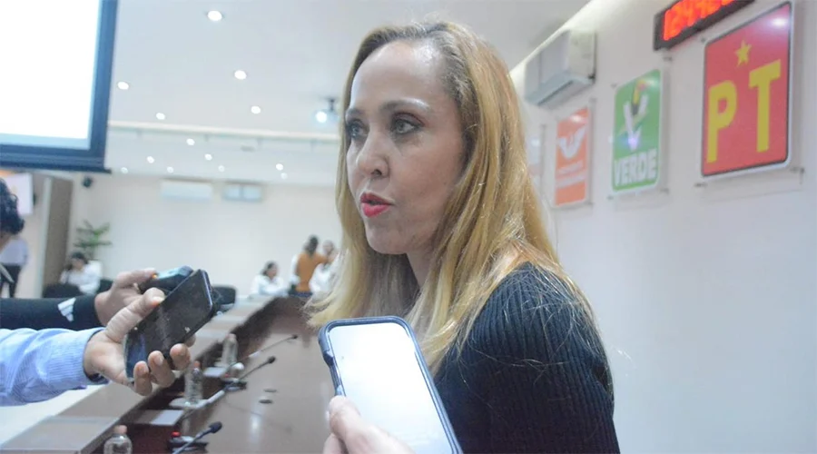 MARCIA LAURA