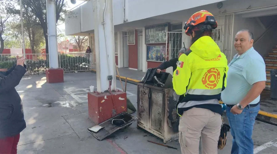 Protección Civil de Nuevo León atendió un reporte de incendio al interior de la Escuela Primaria José Calderón Ayala, ubicada en Parque Lacandón y Parque Pima, colonia Barrio del Parque.