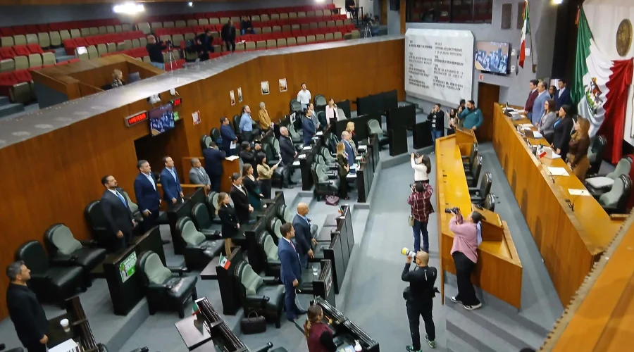 Rinde Congreso de NL minuto de silencio por oficiales de GN caídos