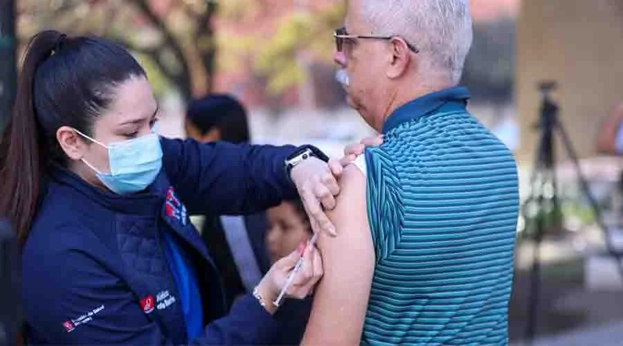 Continúa campaña de vacunación en Monterrey 1 VACUANS 233