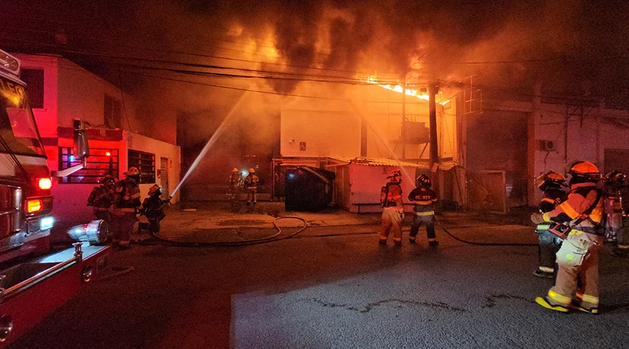 Incendio consume tres bodegas en Monterrey 2 626018111 850053714766849 5194415231152297594 n