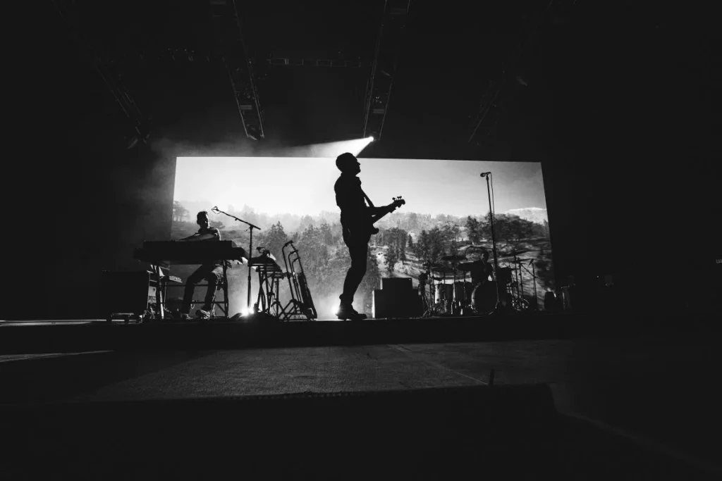 Ofrece Bryan Adams noche de sorpresas y nostalgia en la Arena Monterrey 2 640275176 798541506018950 8086349819681723760 n