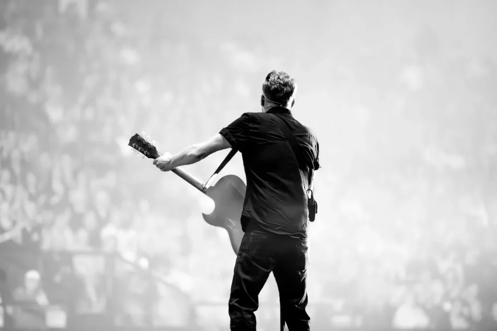 Ofrece Bryan Adams noche de sorpresas y nostalgia en la Arena Monterrey 1 642116922 1610678643191790 1052443450329675667 n
