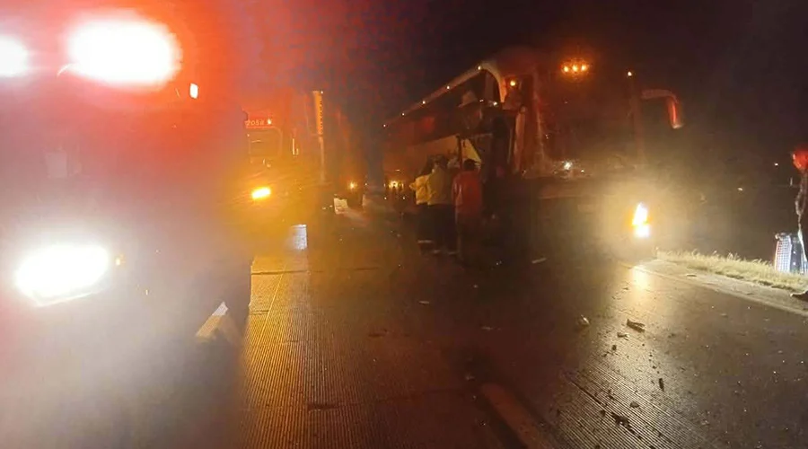 642817169_1439074514378585_5632760245978111819_n Nueve lesionados en choque entre trailer y autobús de pasajeros