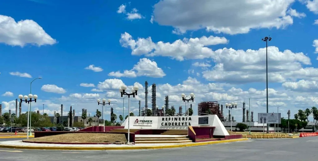 Cumple 47 años la Refinería de Cadereyta, principal fuente energética del noreste 1 642863579 2165896470846023 384018267170249969 n